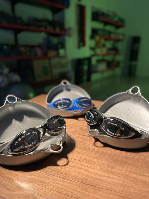 Swimming goggles